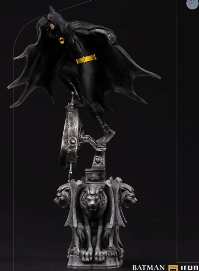 Batman Returns Batman Deluxe Art 1:10 Scale Statue/ Iron Studios