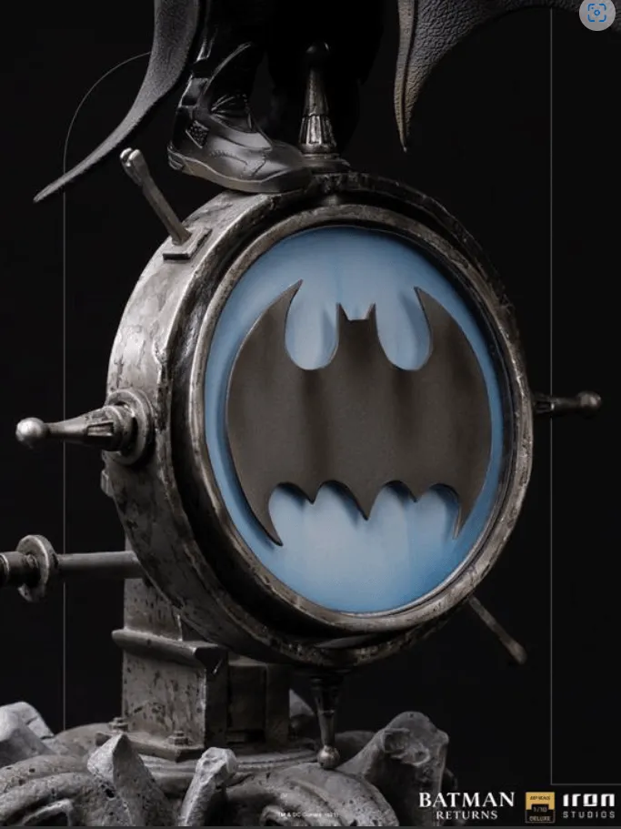 Batman Returns Batman Deluxe Art 1:10 Scale Statue/ Iron Studios